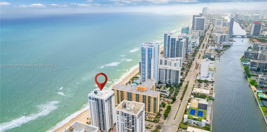 Condo in Hollywood, Florida, 2 bedrooms № 1691333