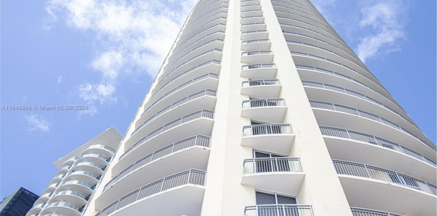 Condo à Sunny Isles Beach, Floride, 2 chambres № 1746297