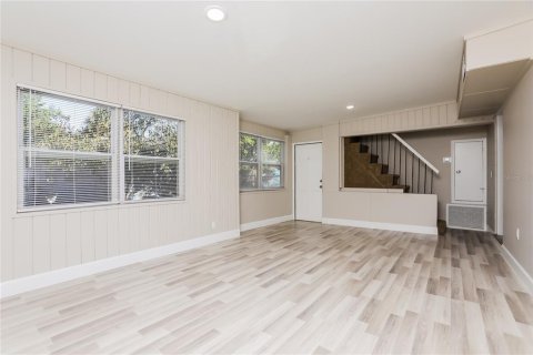 Villa ou maison à louer à Orlando, Floride: 4 chambres, 105.07 m2 № 1901355 - photo 2