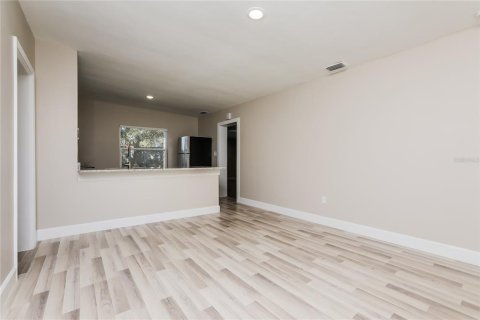 Villa ou maison à louer à Orlando, Floride: 4 chambres, 105.07 m2 № 1901355 - photo 3