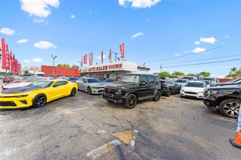 Immobilier commercial à Hialeah, Floride № 2170574