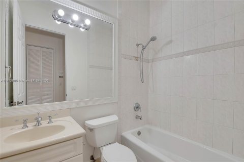 Villa ou maison à louer à Palmetto Bay, Floride: 5 chambres, 280.75 m2 № 1971337 - photo 17