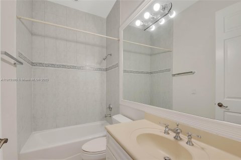 Villa ou maison à louer à Palmetto Bay, Floride: 5 chambres, 280.75 m2 № 1971337 - photo 27