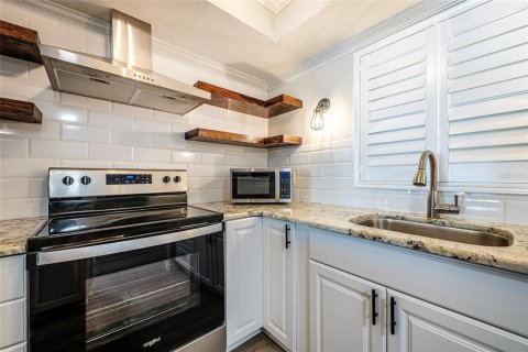 Condo in Dunedin, Florida, 1 bedroom № 2224736 - photo 4