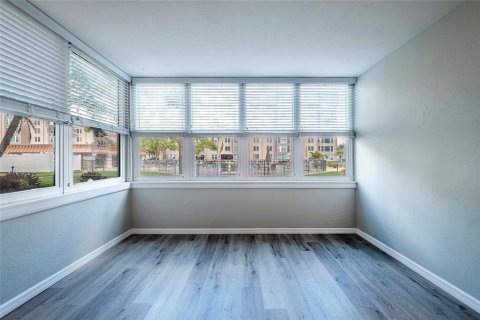 Condo in Dunedin, Florida, 1 bedroom № 2224736 - photo 12