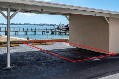 Condo in Dunedin, Florida, 1 bedroom № 2224736 - photo 21