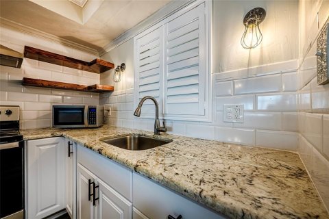Condo in Dunedin, Florida, 1 bedroom № 2224736 - photo 6