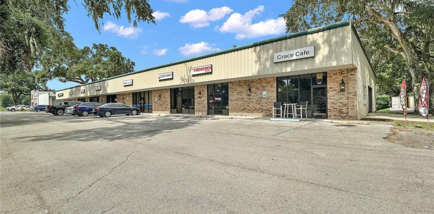 Commercial property in Bushnell, Florida 1170.57 sq.m. № 1857994