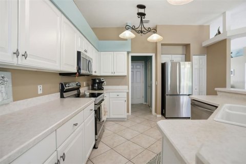 House in Hudson, Florida 3 bedrooms, 182.37 sq.m. № 2113137 - photo 15