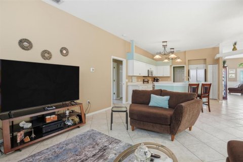 House in Hudson, Florida 3 bedrooms, 182.37 sq.m. № 2113137 - photo 13