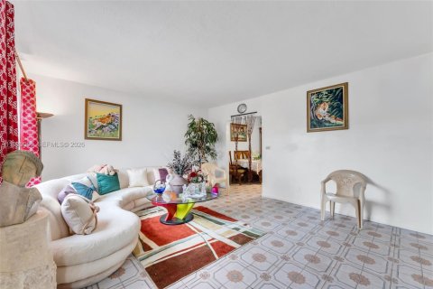 Купить коммерческую недвижимость в Норт-Майами, Флорида 196.95м2, № 2006298 - фото 12