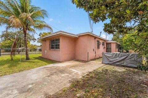 Купить коммерческую недвижимость в Норт-Майами, Флорида 196.95м2, № 2006298 - фото 19