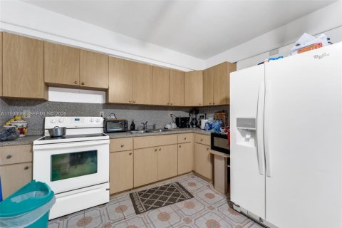 Купить коммерческую недвижимость в Норт-Майами, Флорида 196.95м2, № 2006298 - фото 13