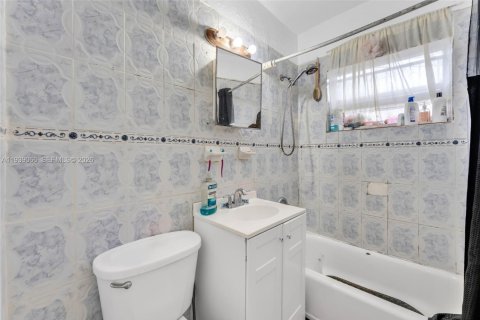 Купить коммерческую недвижимость в Норт-Майами, Флорида 196.95м2, № 2006298 - фото 17