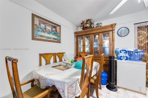 Купить коммерческую недвижимость в Норт-Майами, Флорида 196.95м2, № 2006298 - фото 8