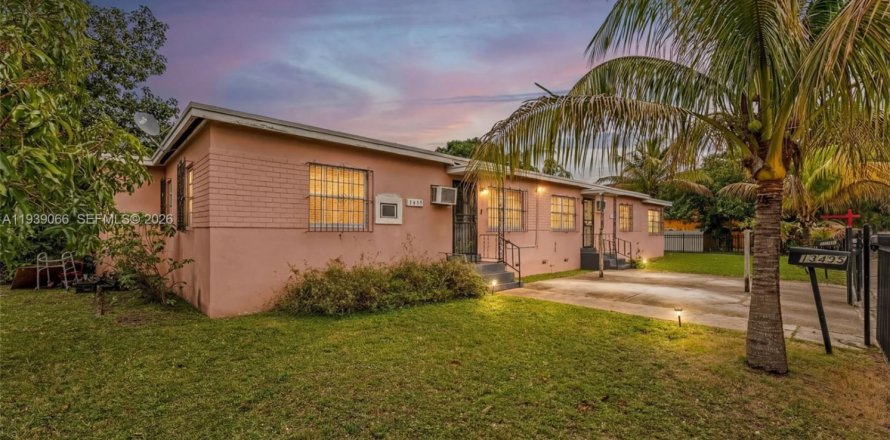 Коммерческая недвижимость в Норт-Майами, Флорида 196.95м2 № 2006298