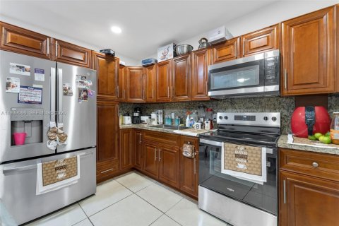 Купить коммерческую недвижимость в Норт-Майами, Флорида 196.95м2, № 2006298 - фото 6