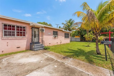 Купить коммерческую недвижимость в Норт-Майами, Флорида 196.95м2, № 2006298 - фото 4