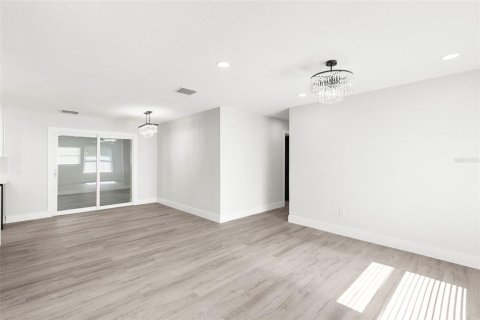 House in Valrico, Florida 3 bedrooms, 149.76 sq.m. № 1837645 - photo 5