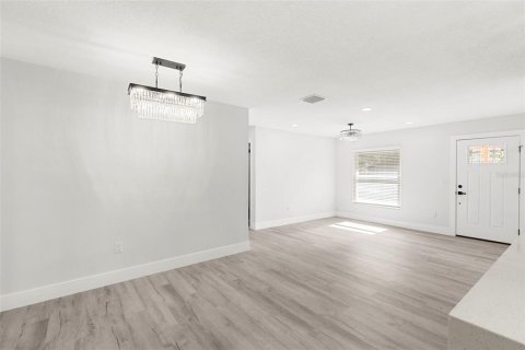 House in Valrico, Florida 3 bedrooms, 149.76 sq.m. № 1837645 - photo 2