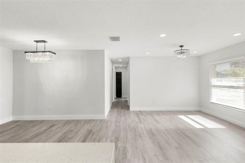 House in Valrico, Florida 3 bedrooms, 149.76 sq.m. № 1837645 - photo 4
