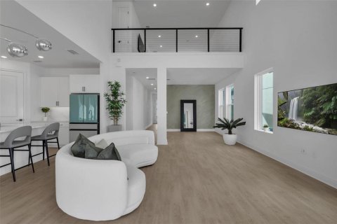 House in Orlando, Florida 4 bedrooms, 283.91 sq.m. № 2109129 - photo 11