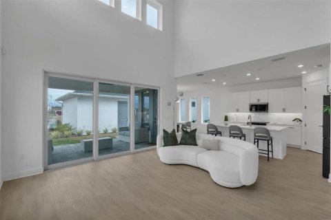 House in Orlando, Florida 4 bedrooms, 283.91 sq.m. № 2109129 - photo 10
