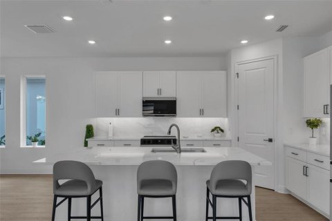 House in Orlando, Florida 4 bedrooms, 283.91 sq.m. № 2109129 - photo 16