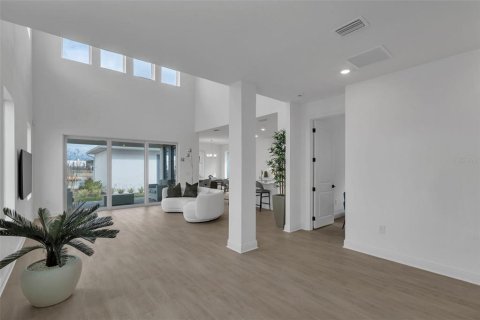 House in Orlando, Florida 4 bedrooms, 283.91 sq.m. № 2109129 - photo 7
