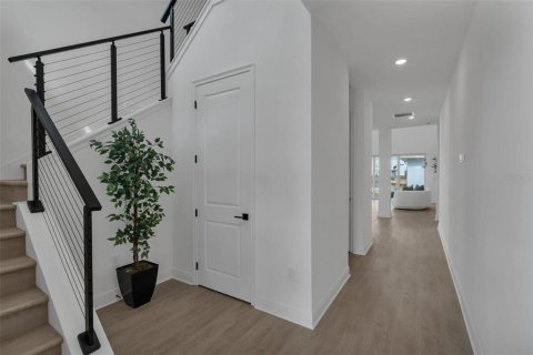 House in Orlando, Florida 4 bedrooms, 283.91 sq.m. № 2109129 - photo 3