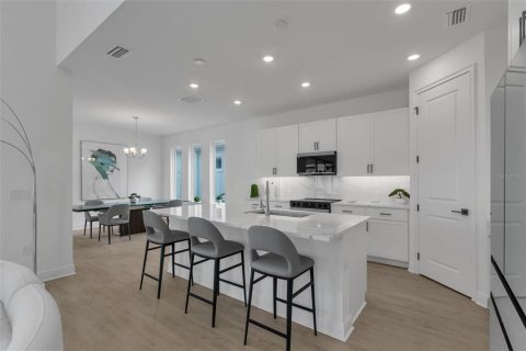 House in Orlando, Florida 4 bedrooms, 283.91 sq.m. № 2109129 - photo 15