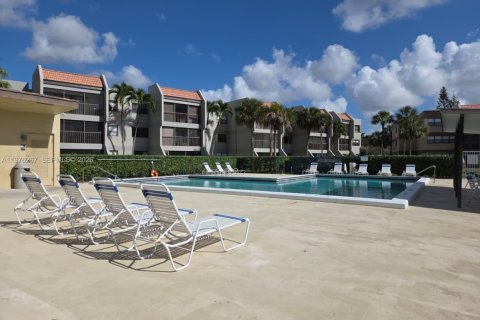 Condo in Weston, Florida, 2 bedrooms  № 2042062 - photo 2