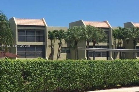 Condo in Weston, Florida, 2 bedrooms  № 2042062