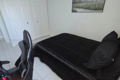 Condo in Weston, Florida, 2 bedrooms  № 2042062 - photo 17