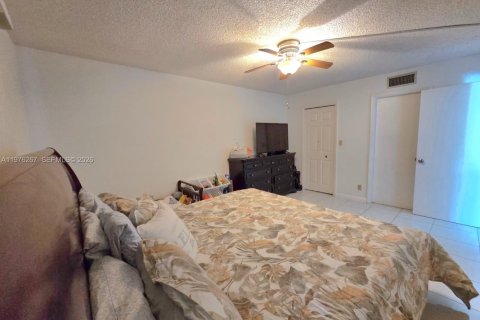 Condo in Weston, Florida, 2 bedrooms  № 2042062 - photo 13