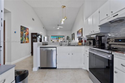 Casa en venta en Oakland Park, Florida, 2 dormitorios, 98.57 m2 № 2407685 - foto 2
