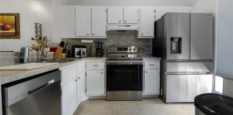Casa en Oakland Park, Florida 2 dormitorios, 98.57 m2 № 2407685