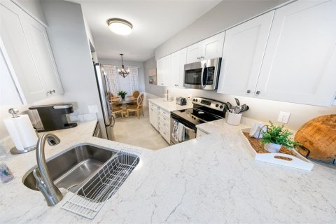 Condo in Ormond Beach, Florida, 2 bedrooms  № 1608652 - photo 10