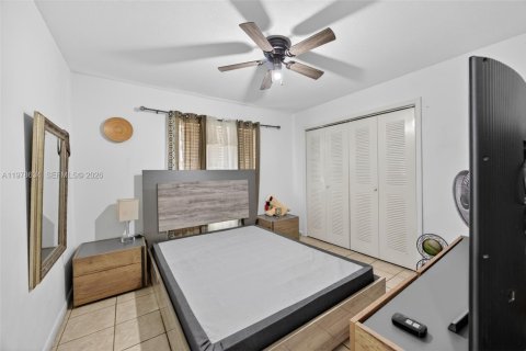 House in Miami, Florida 3 bedrooms, 153.47 sq.m. № 2046312 - photo 15