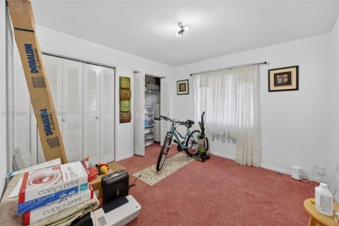 House in Miami, Florida 3 bedrooms, 153.47 sq.m. № 2046312 - photo 18