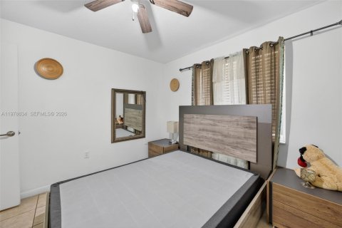 House in Miami, Florida 3 bedrooms, 153.47 sq.m. № 2046312 - photo 17