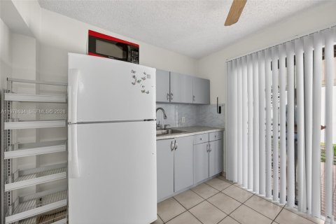 House in Miami, Florida 3 bedrooms, 153.47 sq.m. № 2046312 - photo 21