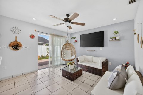 House in Miami, Florida 3 bedrooms, 153.47 sq.m. № 2046312 - photo 7