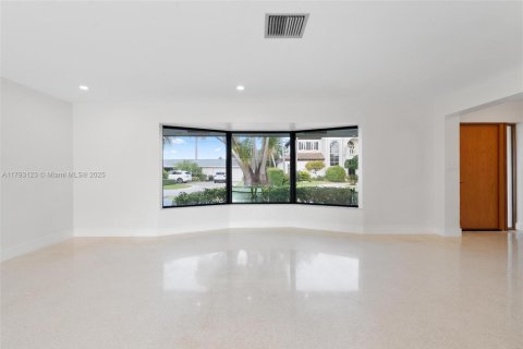 Villa ou maison à vendre à Lighthouse Point, Floride: 4 chambres, 193.89 m2 № 1661671 - photo 19