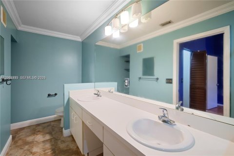 Townhouse in Pembroke Pines, Florida 1 bedroom, 124.3 sq.m. № 2067701 - photo 13