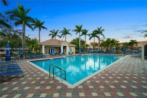 Townhouse in Pembroke Pines, Florida 1 bedroom, 124.3 sq.m. № 2067701 - photo 19