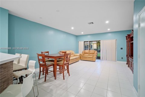 Townhouse in Pembroke Pines, Florida 1 bedroom, 124.3 sq.m. № 2067701 - photo 6