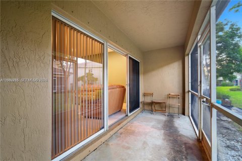 Townhouse in Pembroke Pines, Florida 1 bedroom, 124.3 sq.m. № 2067701 - photo 16