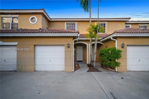 Townhouse in Pembroke Pines, Florida 1 bedroom, 124.3 sq.m. № 2067701 - photo 3