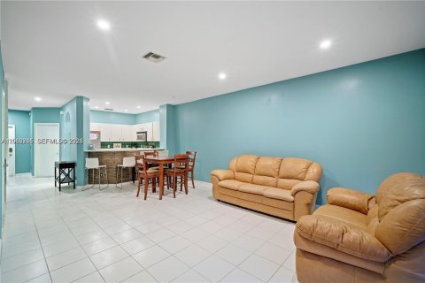 Townhouse in Pembroke Pines, Florida 1 bedroom, 124.3 sq.m. № 2067701 - photo 8